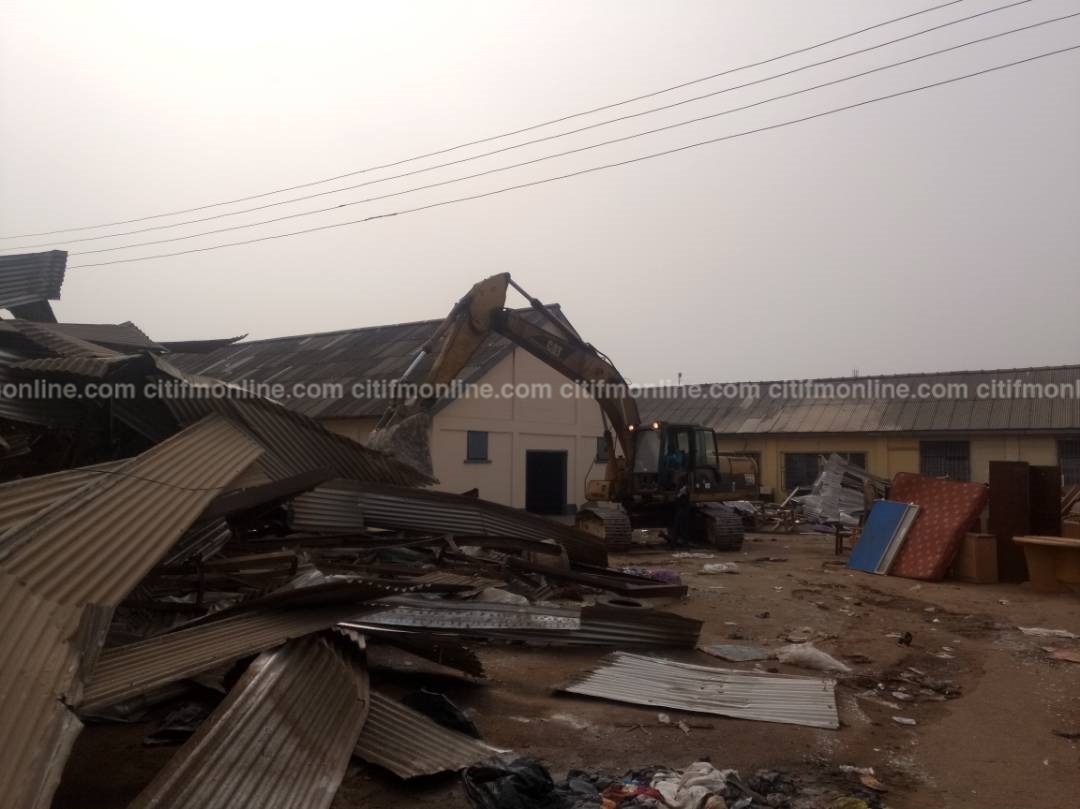 The ministry of transport on sunday morning, embarked on a demolition exercise at the public works department (pwd) quarters in accra.
