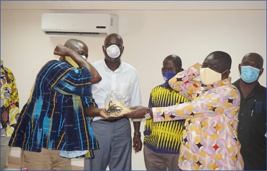 Ministry of transport donates nose masks to transporters